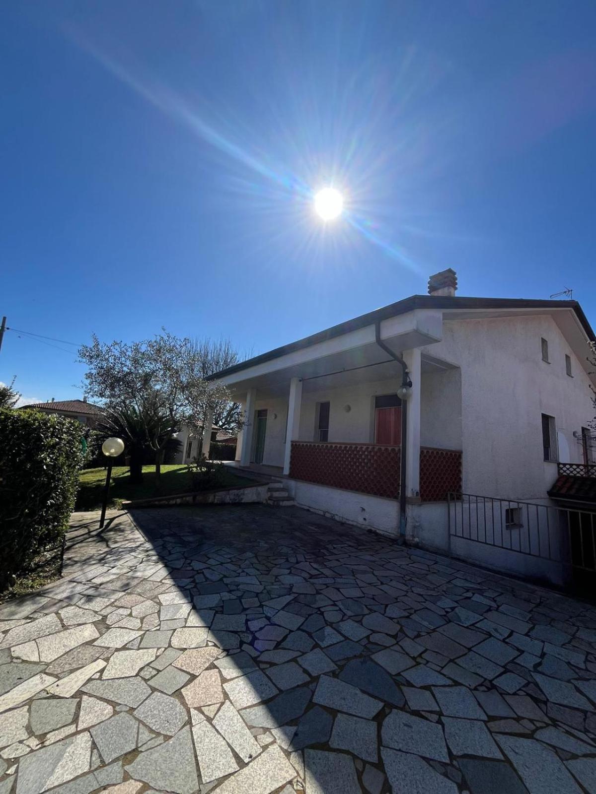B&B Il Girasole Ortonovo Exterior photo