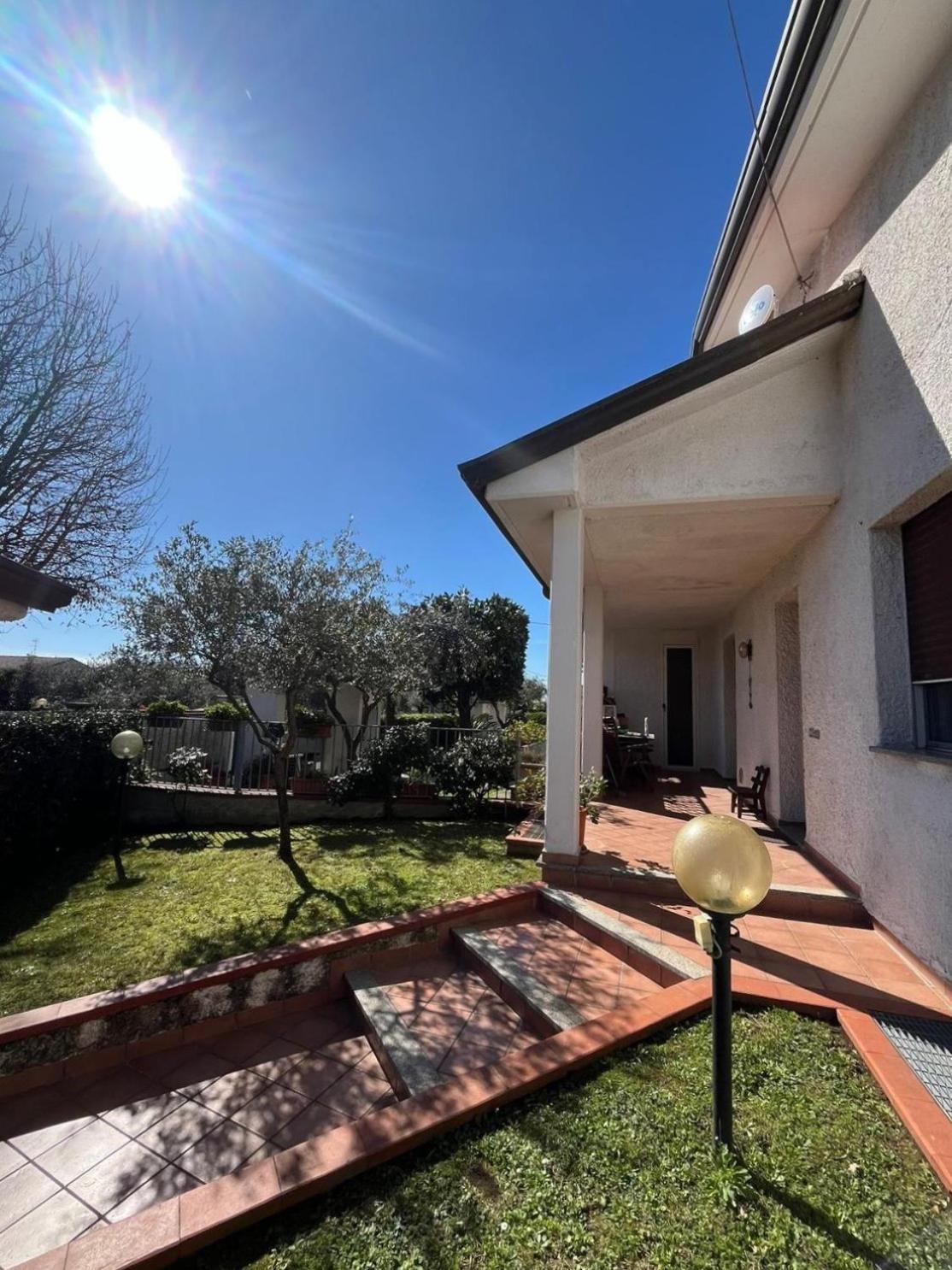 B&B Il Girasole Ortonovo Exterior photo