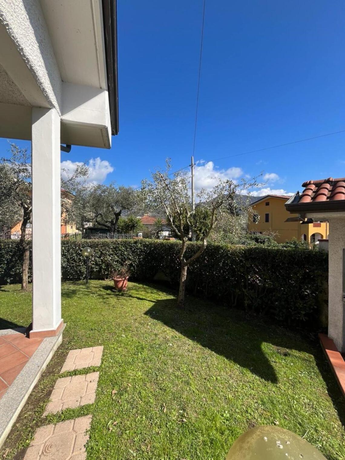 B&B Il Girasole Ortonovo Exterior photo